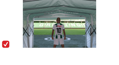 Picture of Arjen Robben at the soccer field in his FC Groningen shirt